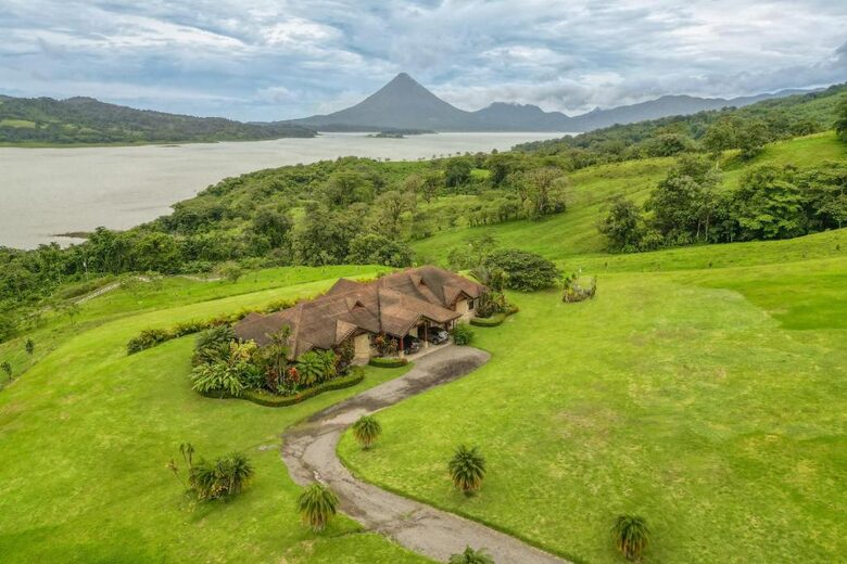 湖景与火山景观度假村——哥斯达黎加蒂拉兰