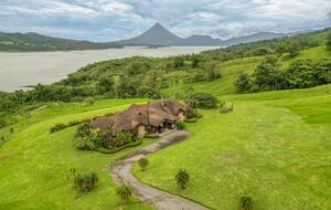 Lake & Volcano Vista Retreat - Tilaran, Costa Rica