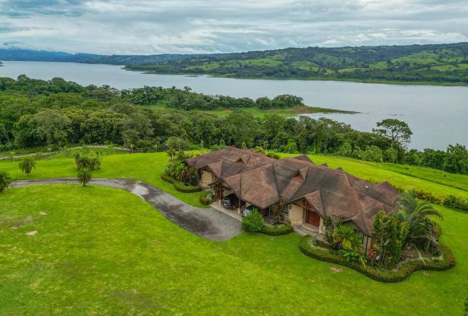 Lake & Volcano Vista Retreat - Tilaran, Costa Rica