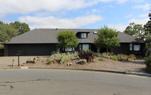 Sonoma Retreat with Infinity Pool & Oak Tree Views - Santa Rosa, California