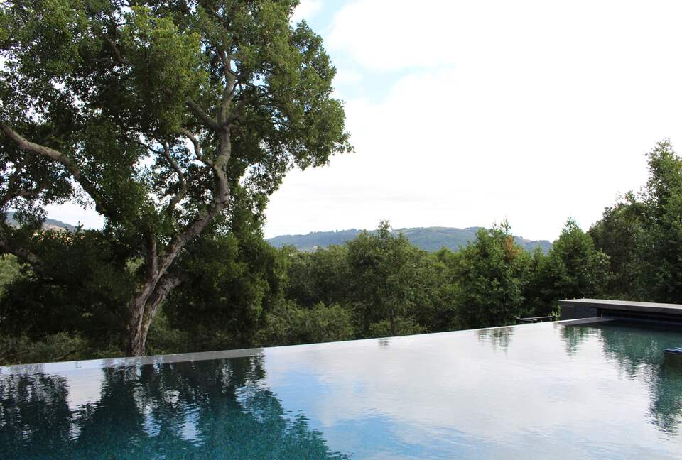 Sonoma Retreat with Infinity Pool & Oak Tree Views - Santa Rosa, California