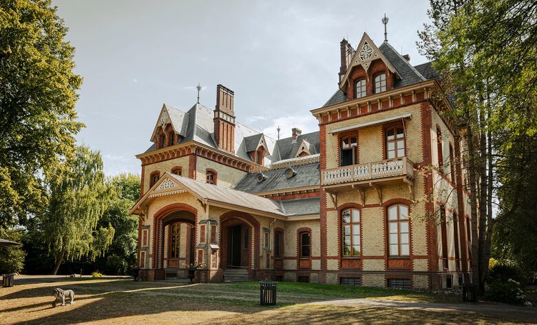 Schloss Düneck | A Historic Estate with Modern Luxury - Moorrege, Germany