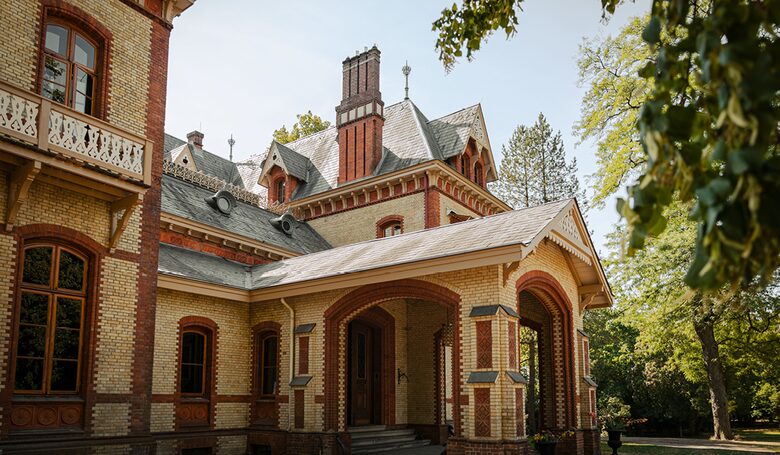 Schloss Düneck | A Historic Estate with Modern Luxury - Moorrege, Germany