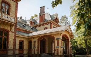 Schloss Düneck | A Historic Estate with Modern Luxury - Moorrege, Germany