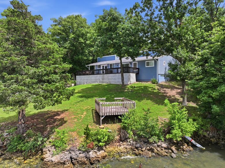 Waterfront Getaway in the Heart of Lake Ozark - Lake Ozark, Missouri