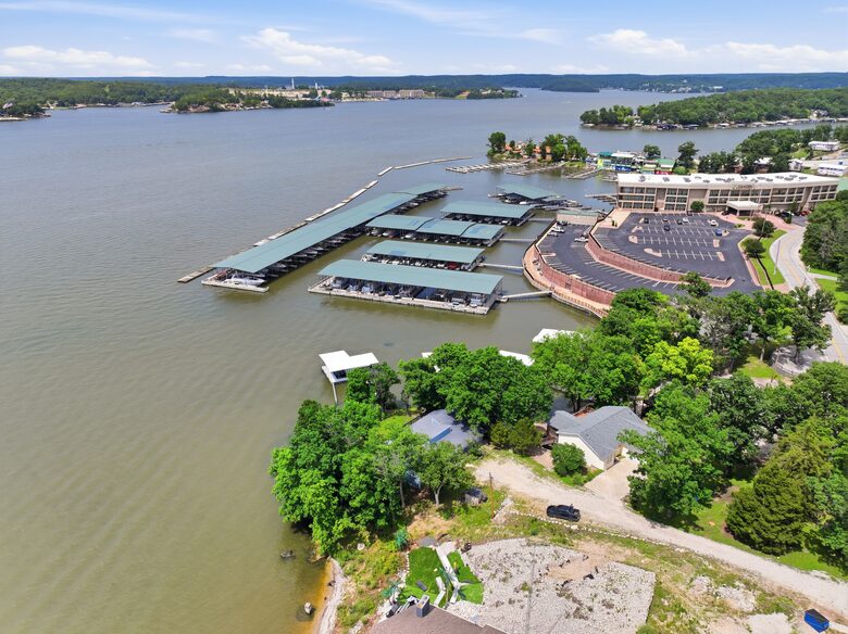 Waterfront Getaway in the Heart of Lake Ozark - Lake Ozark, Missouri