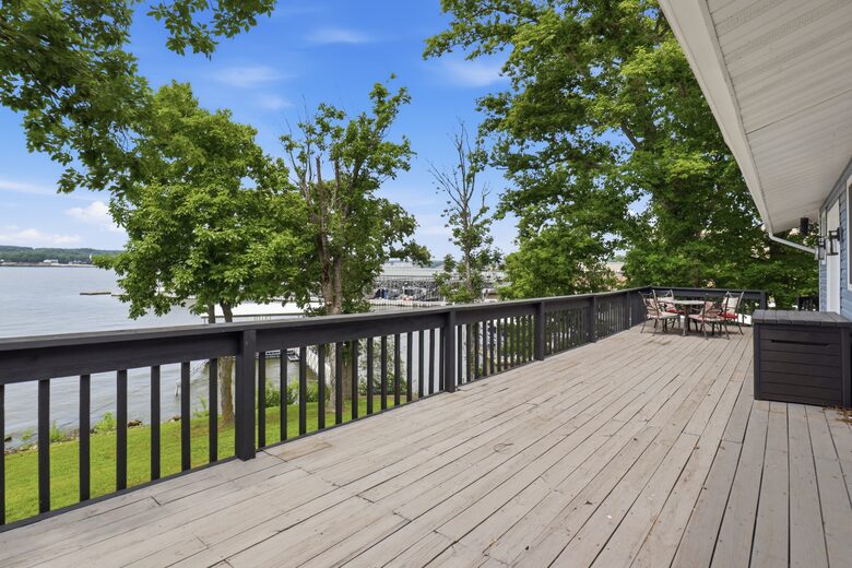 Waterfront Getaway in the Heart of Lake Ozark - Lake Ozark, Missouri