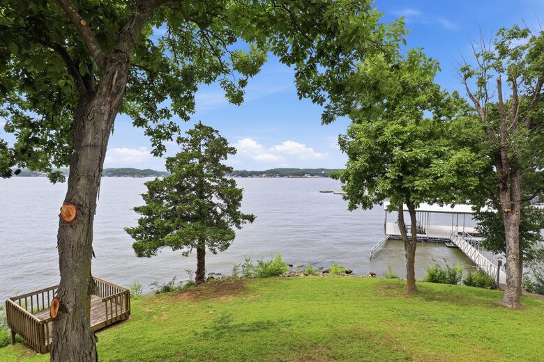 Waterfront Getaway in the Heart of Lake Ozark - Lake Ozark, Missouri