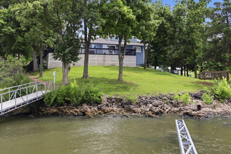 Waterfront Getaway in the Heart of Lake Ozark - Lake Ozark, Missouri
