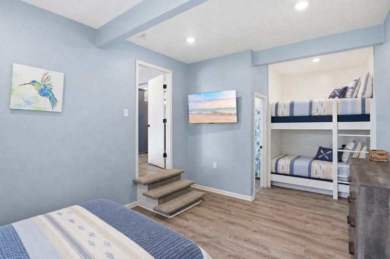Waterfront Getaway in the Heart of Lake Ozark - Lake Ozark, Missouri