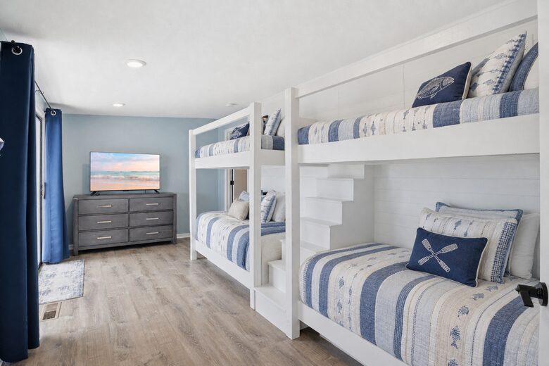 Waterfront Getaway in the Heart of Lake Ozark - Lake Ozark, Missouri