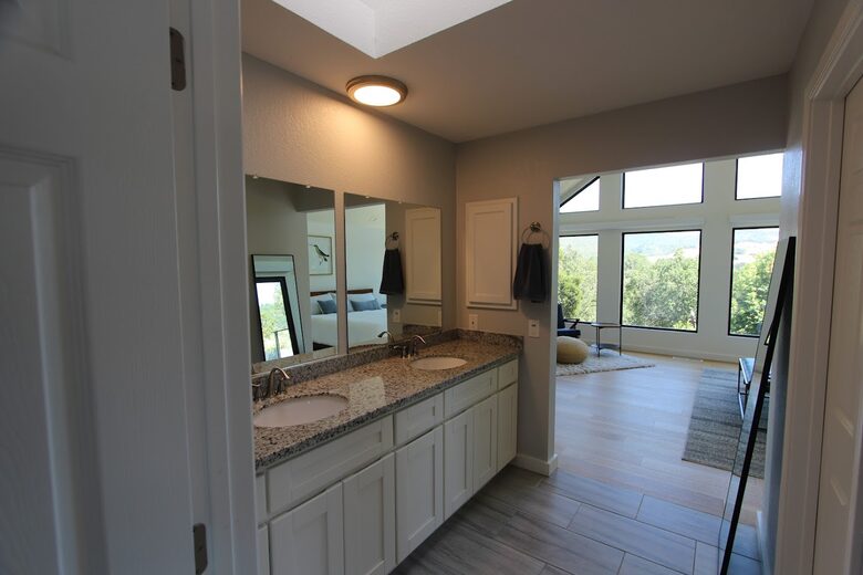 Sonoma Retreat with Infinity Pool & Oak Tree Views - Santa Rosa, California