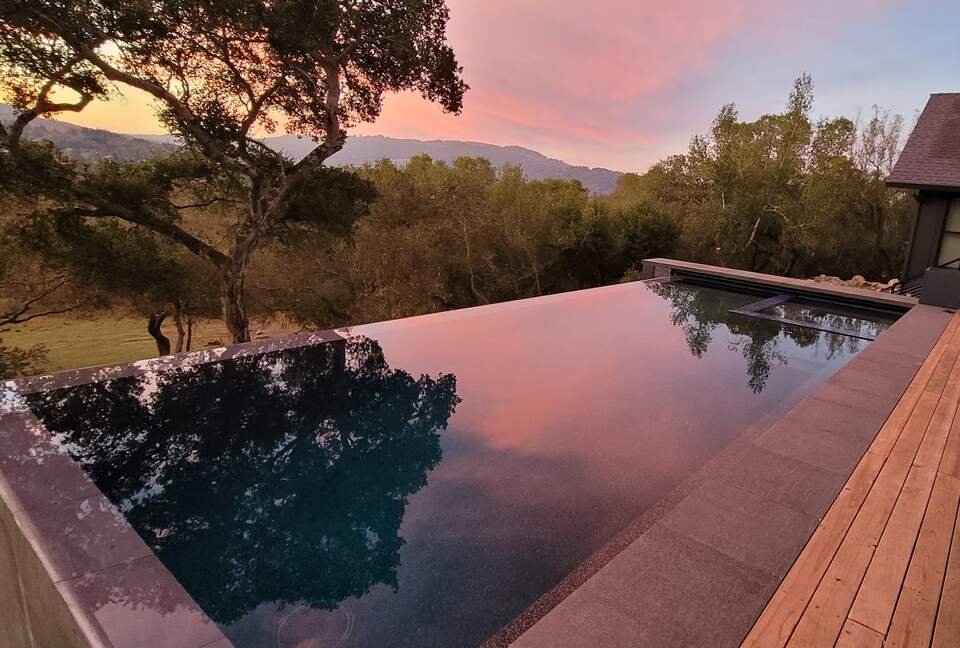 Sonoma Retreat with Infinity Pool & Oak Tree Views - Santa Rosa, California