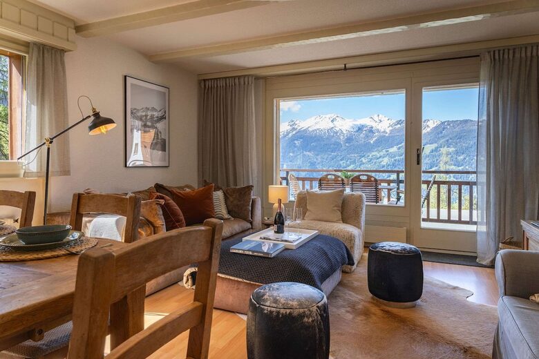 A Sun-Filled Three-Bedroom Apartment with Shared Pool and Spa - Verbier, Switzerland