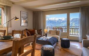 A Sun-Filled Three-Bedroom Apartment with Shared Pool and Spa - Verbier, Switzerland