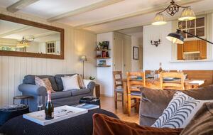 A Sun-Filled Three-Bedroom Apartment with Shared Pool and Spa - Verbier, Switzerland