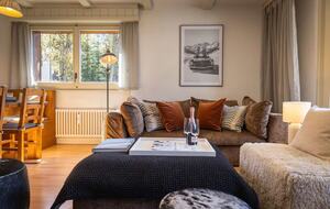 A Sun-Filled Three-Bedroom Apartment with Shared Pool and Spa - Verbier, Switzerland