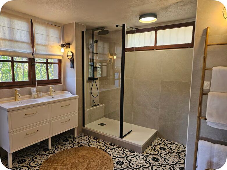 Pool level bedroom en suite