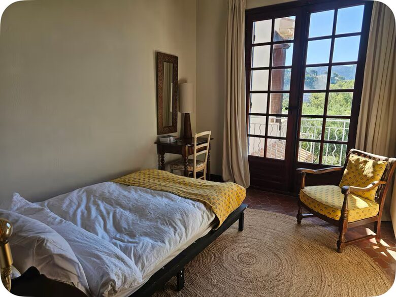 Fifth (Full) bedroom