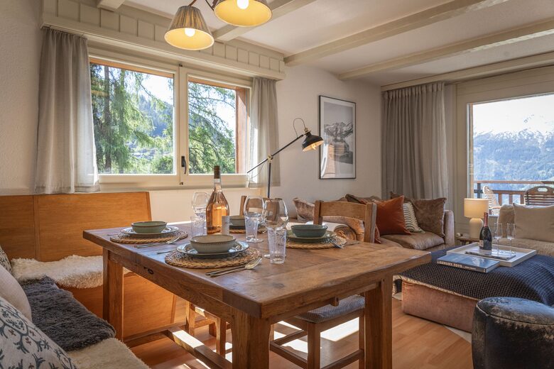 A Sun-Filled Three-Bedroom Apartment with Shared Pool and Spa - Verbier, Switzerland