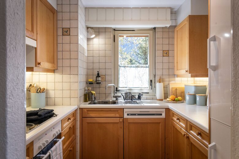 A Sun-Filled Three-Bedroom Apartment with Shared Pool and Spa - Verbier, Switzerland