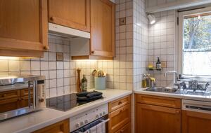 A Sun-Filled Three-Bedroom Apartment with Shared Pool and Spa - Verbier, Switzerland