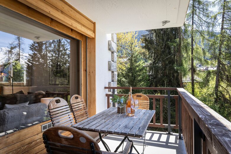 A Sun-Filled Three-Bedroom Apartment with Shared Pool and Spa - Verbier, Switzerland