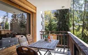 A Sun-Filled Three-Bedroom Apartment with Shared Pool and Spa - Verbier, Switzerland