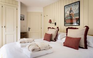 A Sun-Filled Three-Bedroom Apartment with Shared Pool and Spa - Verbier, Switzerland