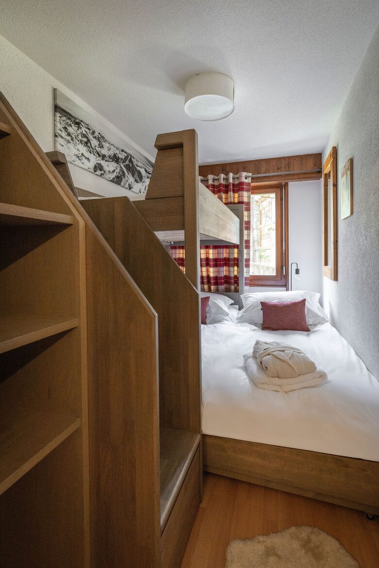 A Sun-Filled Three-Bedroom Apartment with Shared Pool and Spa - Verbier, Switzerland