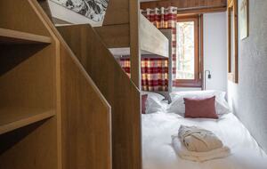 A Sun-Filled Three-Bedroom Apartment with Shared Pool and Spa - Verbier, Switzerland
