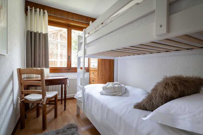 A Sun-Filled Three-Bedroom Apartment with Shared Pool and Spa - Verbier, Switzerland