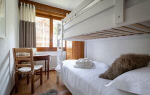 A Sun-Filled Three-Bedroom Apartment with Shared Pool and Spa - Verbier, Switzerland