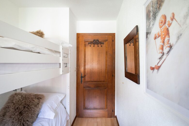 A Sun-Filled Three-Bedroom Apartment with Shared Pool and Spa - Verbier, Switzerland