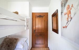 A Sun-Filled Three-Bedroom Apartment with Shared Pool and Spa - Verbier, Switzerland