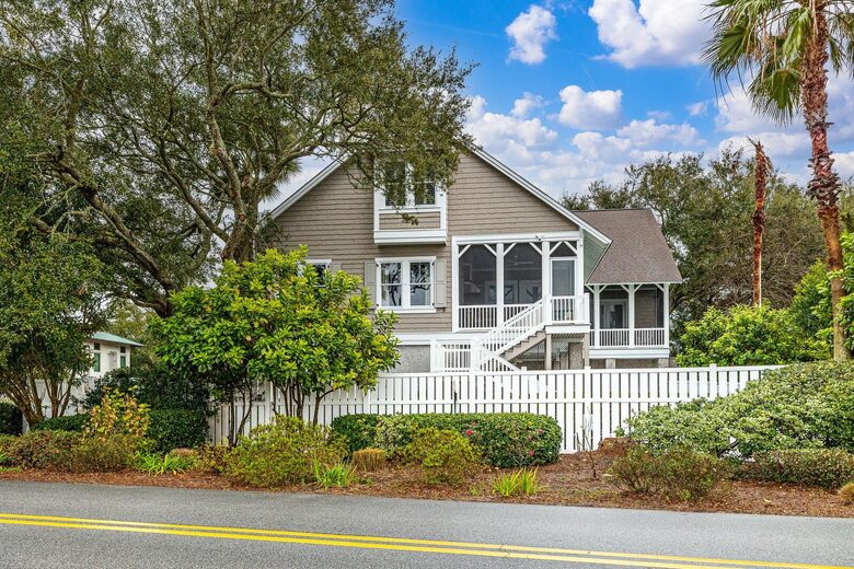 4335 7th Street- Coastal St. Simons Escape Near East Beach - St. Simons Island, Ga, Georgia