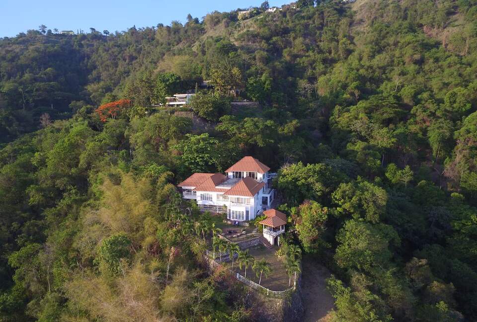 Private Mountain Retreat Overlooking Kingston & the Sea - Kingston, Jamaica