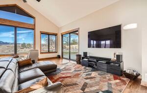 Contemporary Colorado Retreat Overlooking the Flatirons