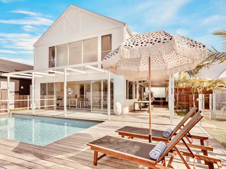 Luxury Beach House Near Belongil & Byron Town - Byron Bay, Australia