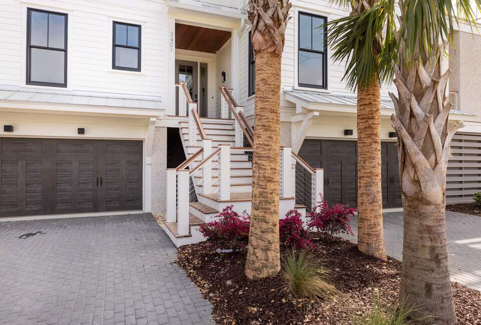 Lowcountry Designer Luxe | Elevator & Resort-Style Pool - Isle of Palms, South Carolina
