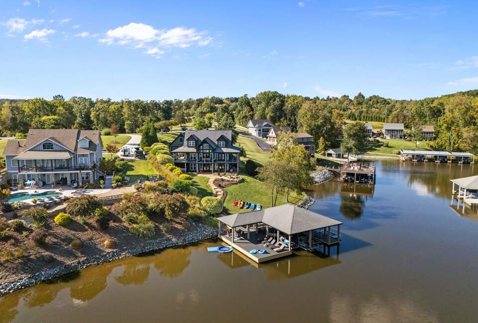 Acorn Landing Lakefront Retreat on Hyco Lake - Semora, North Carolina