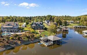 Acorn Landing Lakefront Retreat on Hyco Lake - Semora, North Carolina