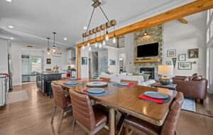 Acorn Landing Lakefront Retreat on Hyco Lake - Semora, North Carolina