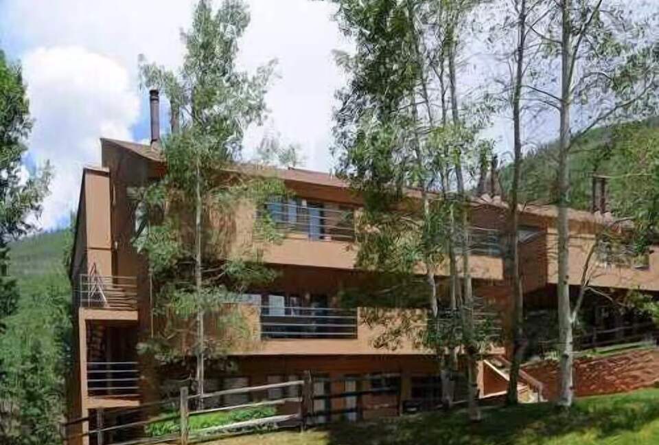 Top-Floor Vail Escape Near Slopes, Pool & Shuttle - Vail, Colorado