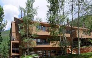 Top-Floor Vail Escape Near Slopes, Pool & Shuttle - Vail, Colorado