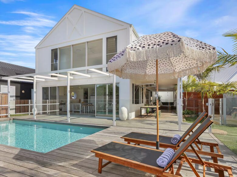 Luxury Beach House Near Belongil & Byron Town - Byron Bay, Australia