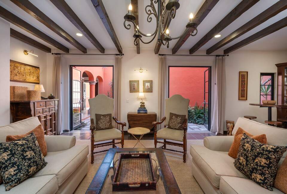 Luxury San Miguel Villa with Rooftop Terrace & Five-Star Access - San Miguel de Allende, Mexico