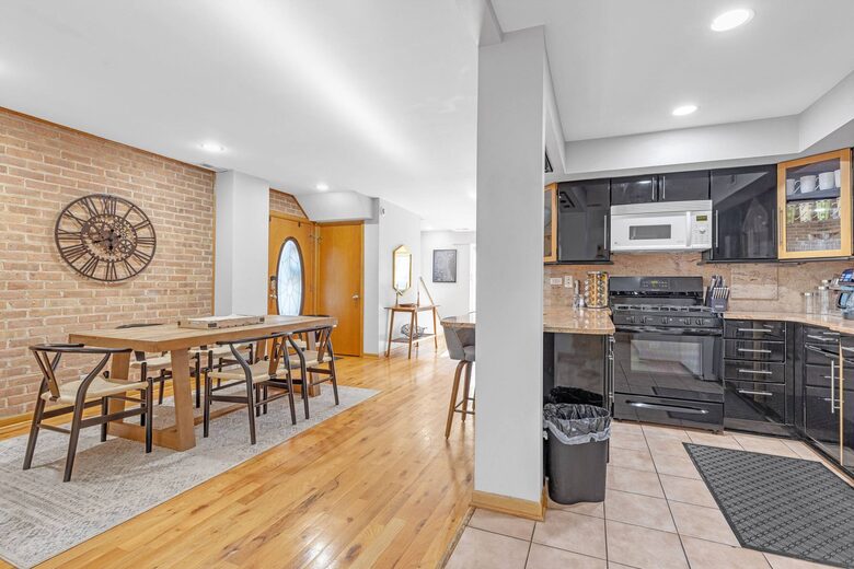 Wrigleyville City Retreat - Chicago, Illinois