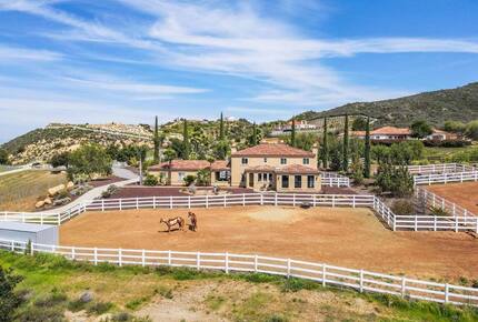 Tuscan Vineyard Villa with Private Pool & Equestrian Estate - Murrieta, California