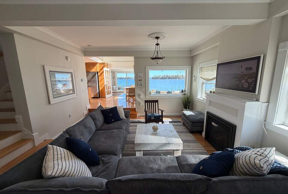 Serene Coastal Sanctuary Overlooking Casco Bay - Freeport, Maine